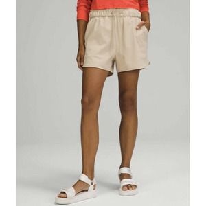 Lululemon Stretch High Rise Short Trench Khaki Relaxed Pockets Drawcord Womens 6